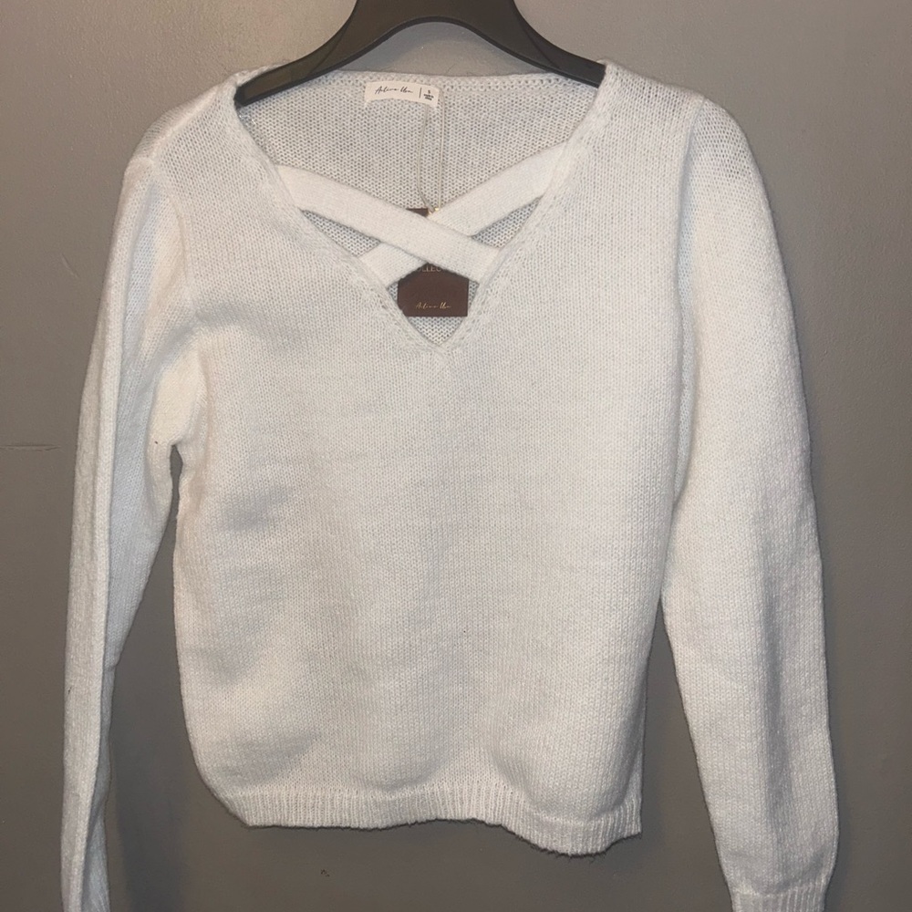 Active USA sweater - white long sleeve v-neck with cross detail NWT - Picture 2 of 9